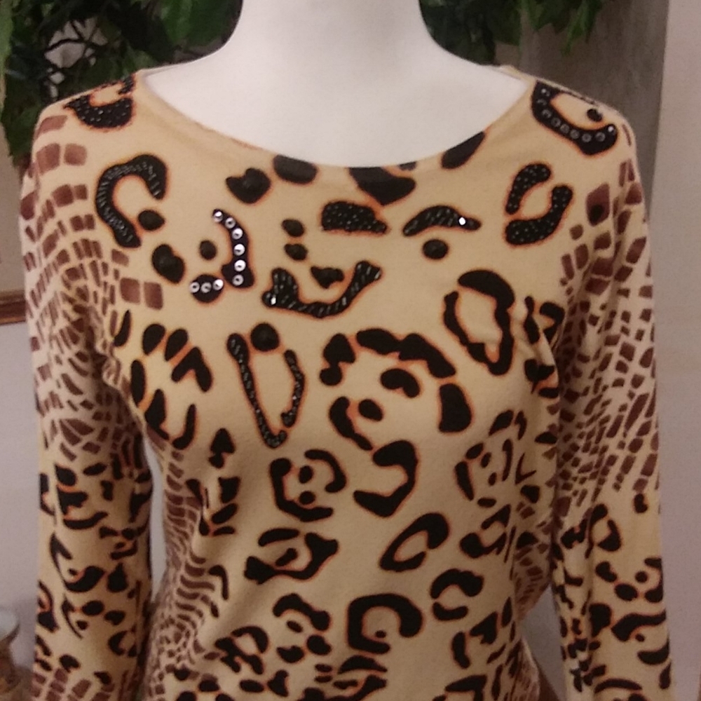 ANIMAL PRINT TOP